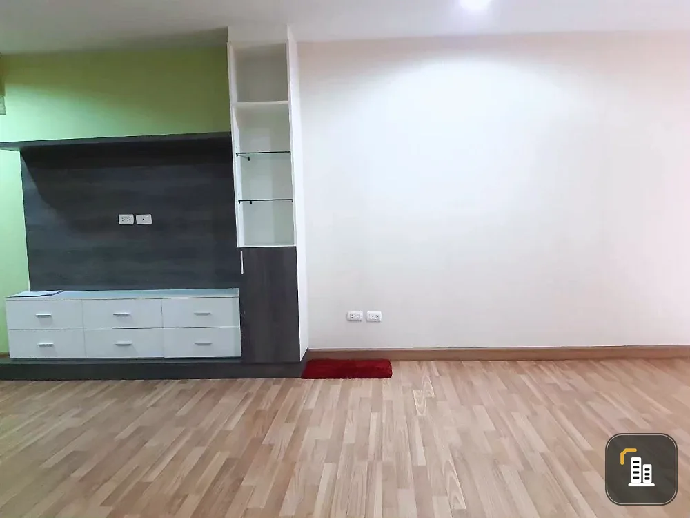Selling Regent Home 9 Sukhumvit 64, ready-to-move-in unit with full furnishings. Spacious and comfortable. Book now!