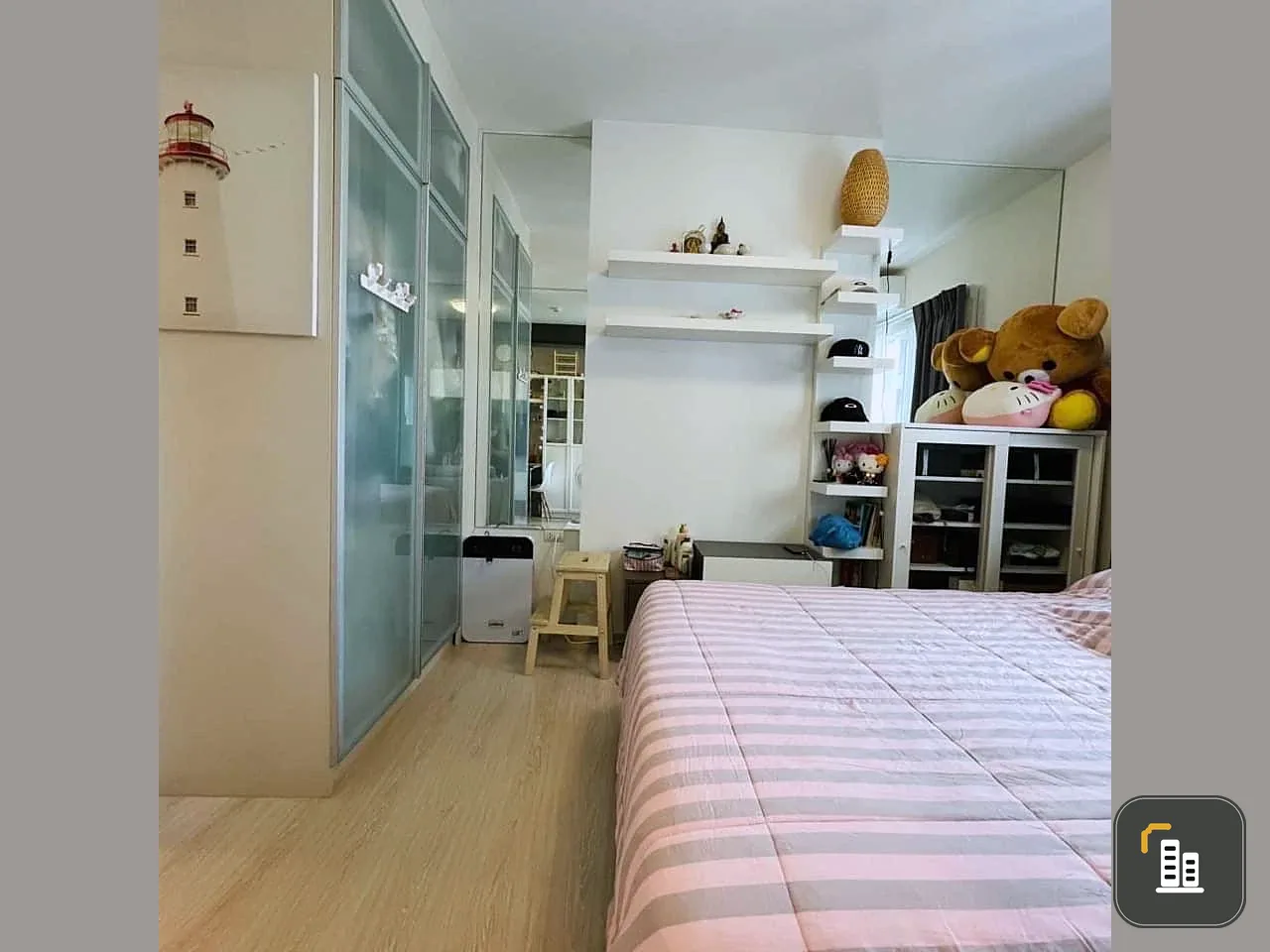 Selling Chapter One Eco Ratchada-Huai Khwang condo unit. Ready to move in, fully furnished, high floor, good ventilation. Book now before it's too lat