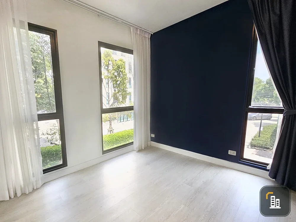 Selling Unio Sukhumvit 72. Spacious rooms with ample usable space. Excellent location and complete amenities. Book now!