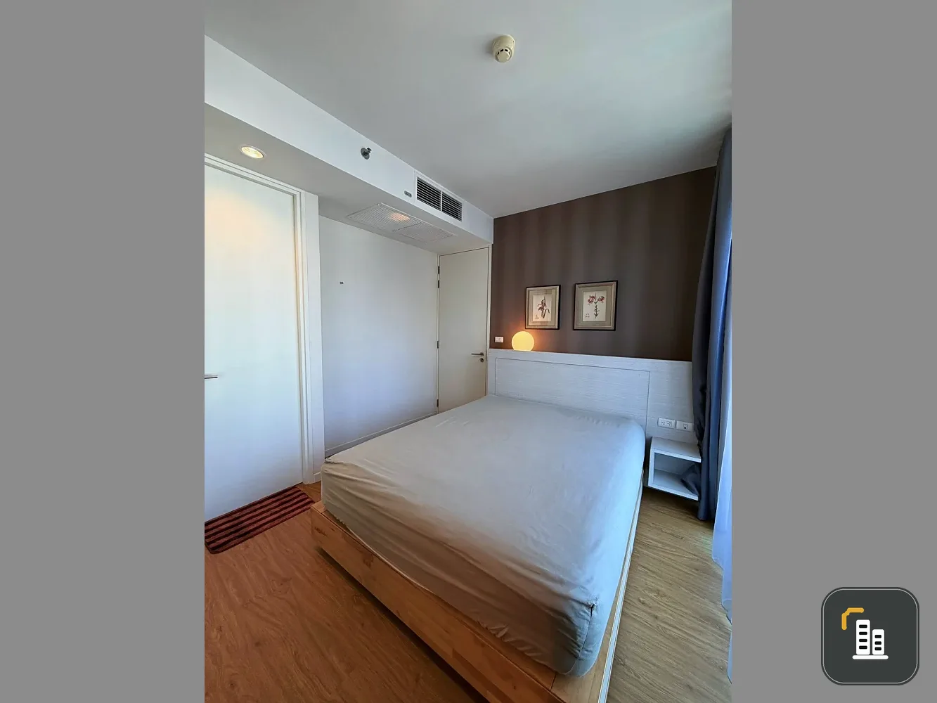 For Rent – Siamese Surawong Condo, ready to move in, spacious living area. Book today! Don't miss out!