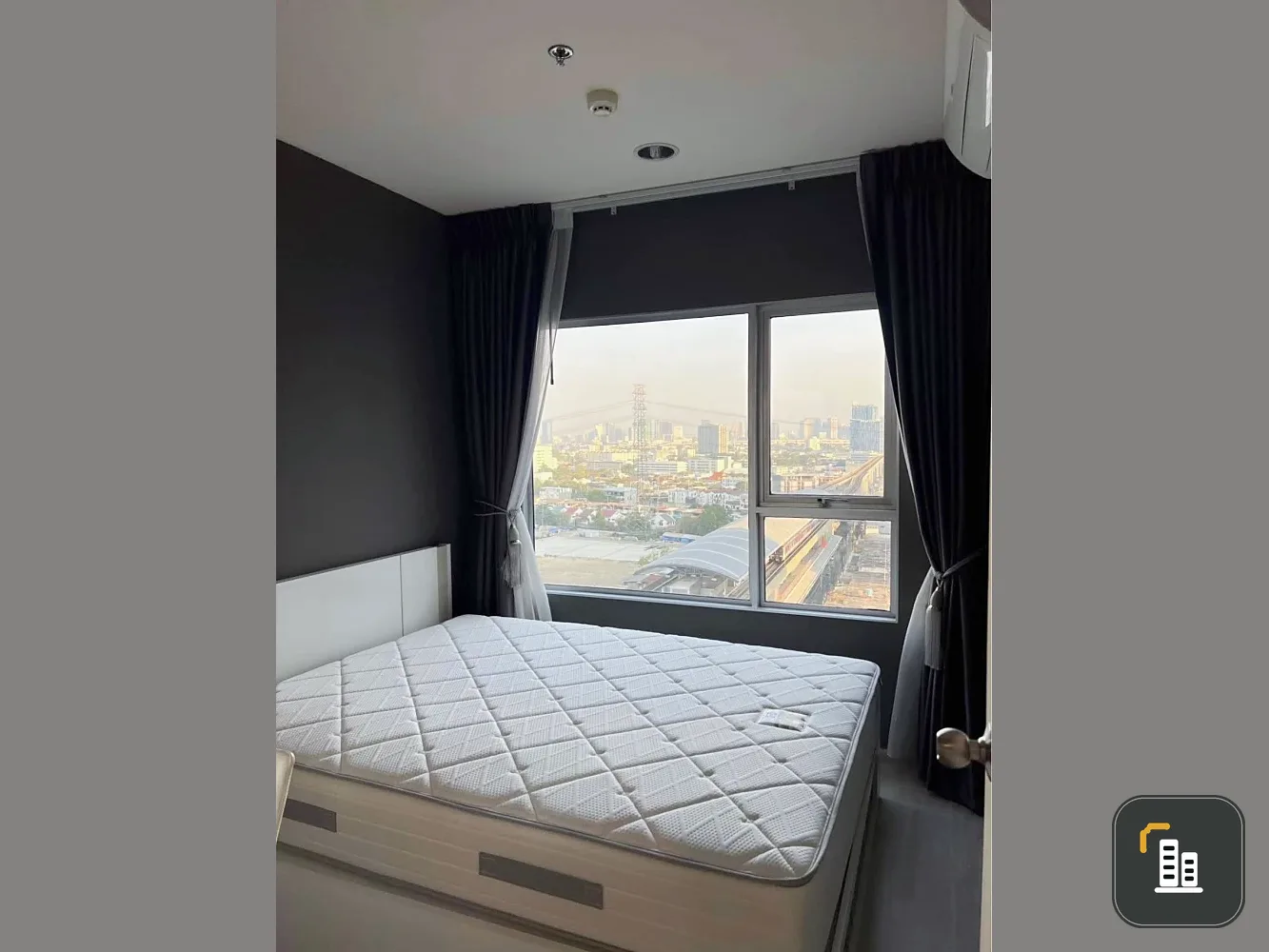 For rent: Aspire Ratchada-Wongsawang, corner unit offering privacy and spacious living area. Book now, don't miss out!