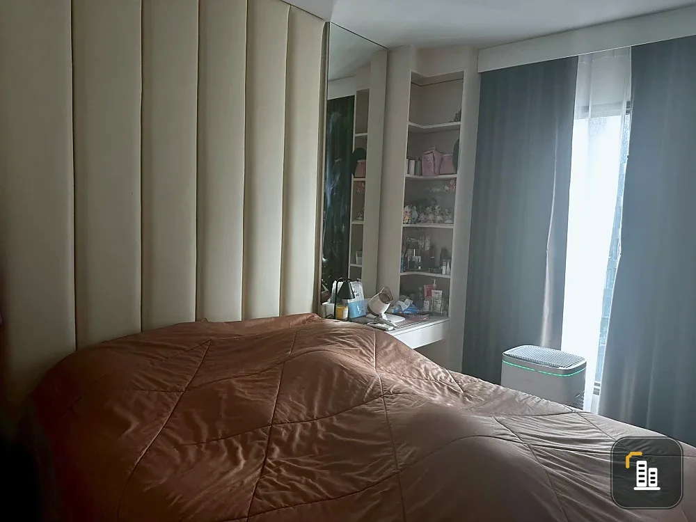 Selling Life Asoke-Rama 9 condo, high floor, city view, good ventilation, not hot, fully furnished, built-in bedroom, ready to move in.