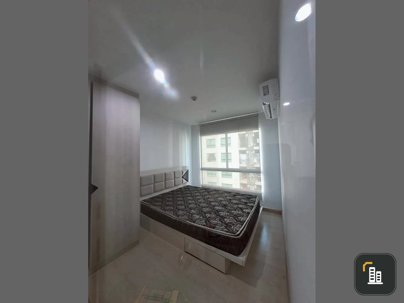 Selling The Kith Plus Sukhumvit 113. Peaceful atmosphere, balcony for relaxing, and a fully functional kitchen counter. Book now!