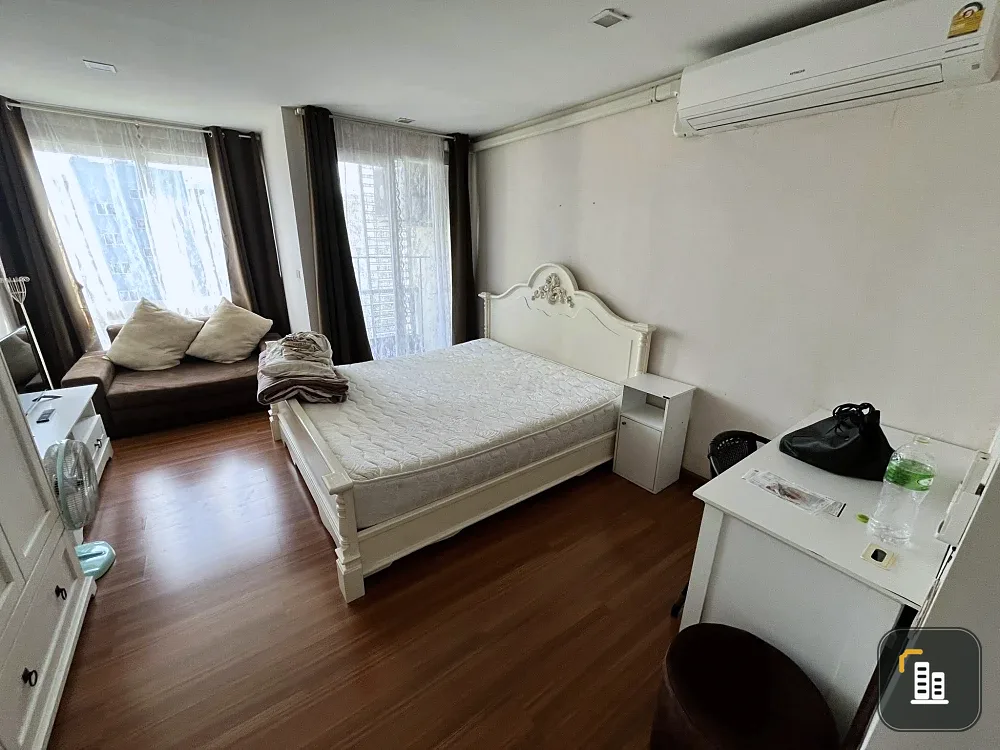 For sale or rent: Airlink Residences Romklao, studio room, fully furnished with high-quality furniture. Don't miss out!
