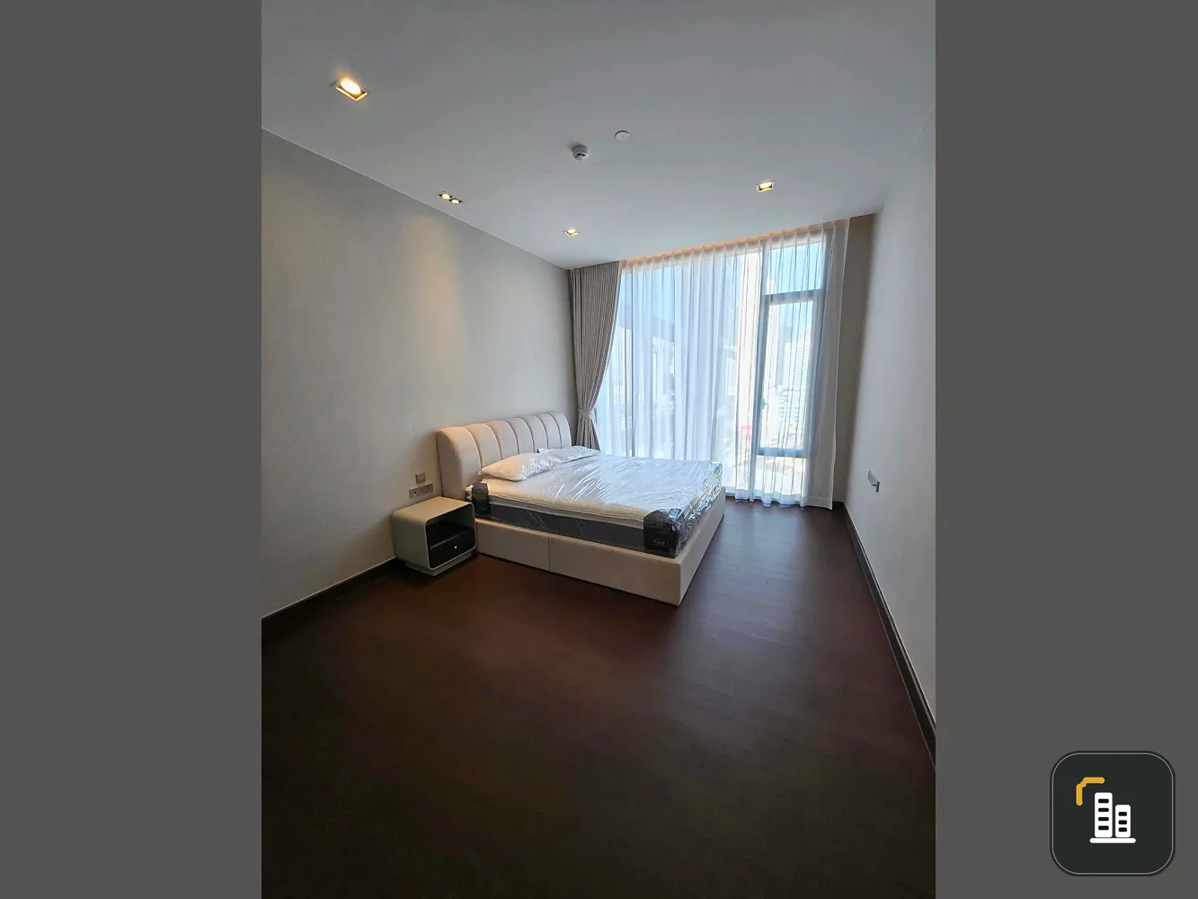 For rent: Q1 Sukhumvit, 12th floor, fully furnished, very livable. Interested? Book now before it's gone!
