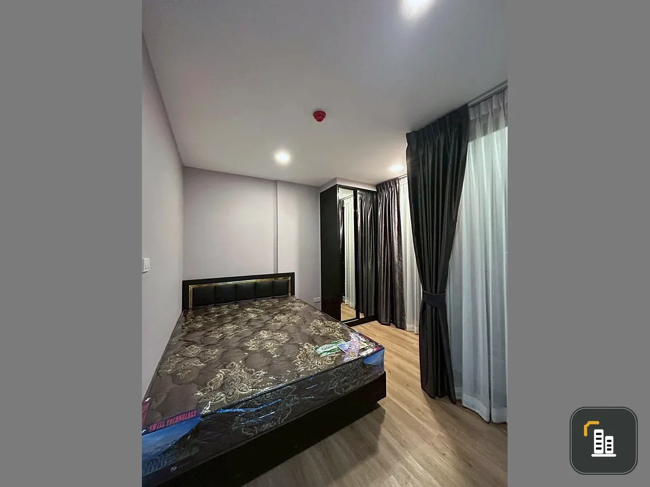 Selling Cybiq Ratchada 32, ready-to-move-in unit with complete furniture. Book now!