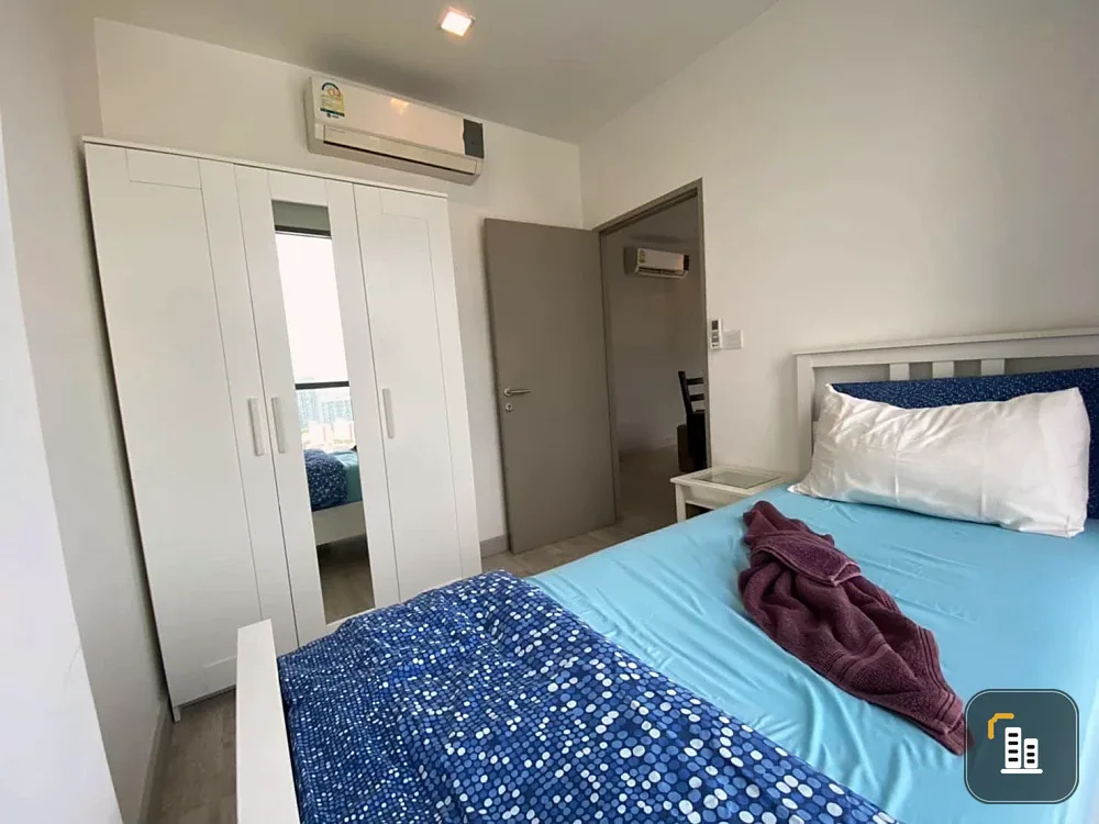 Selling Ideo Mobi Sukhumvit condo. Nice unit, fully furnished, high floor, beautiful view. Book now!