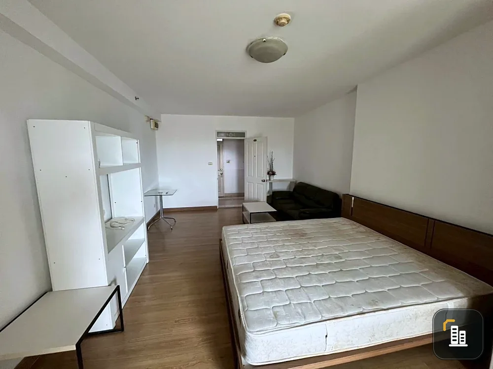 Condo for sale: Supalai Park Srinakarin. Beautiful and comfortable unit. Buy now!!