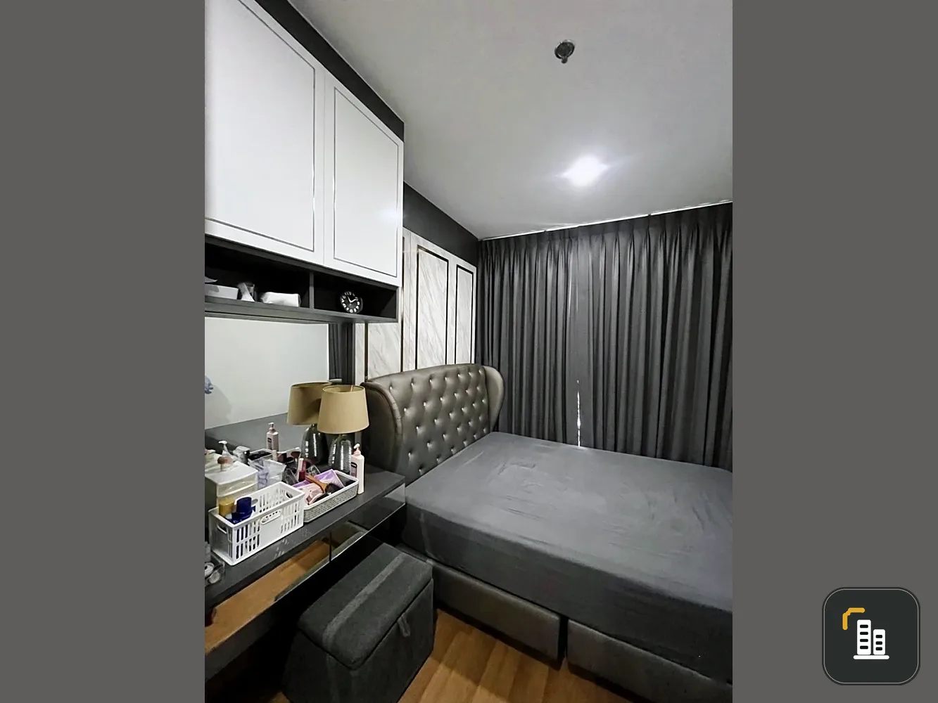 Selling ready-to-move-in condo at Lumpini Place Ratchada-Sathu. Includes furniture and appliances. Book now!