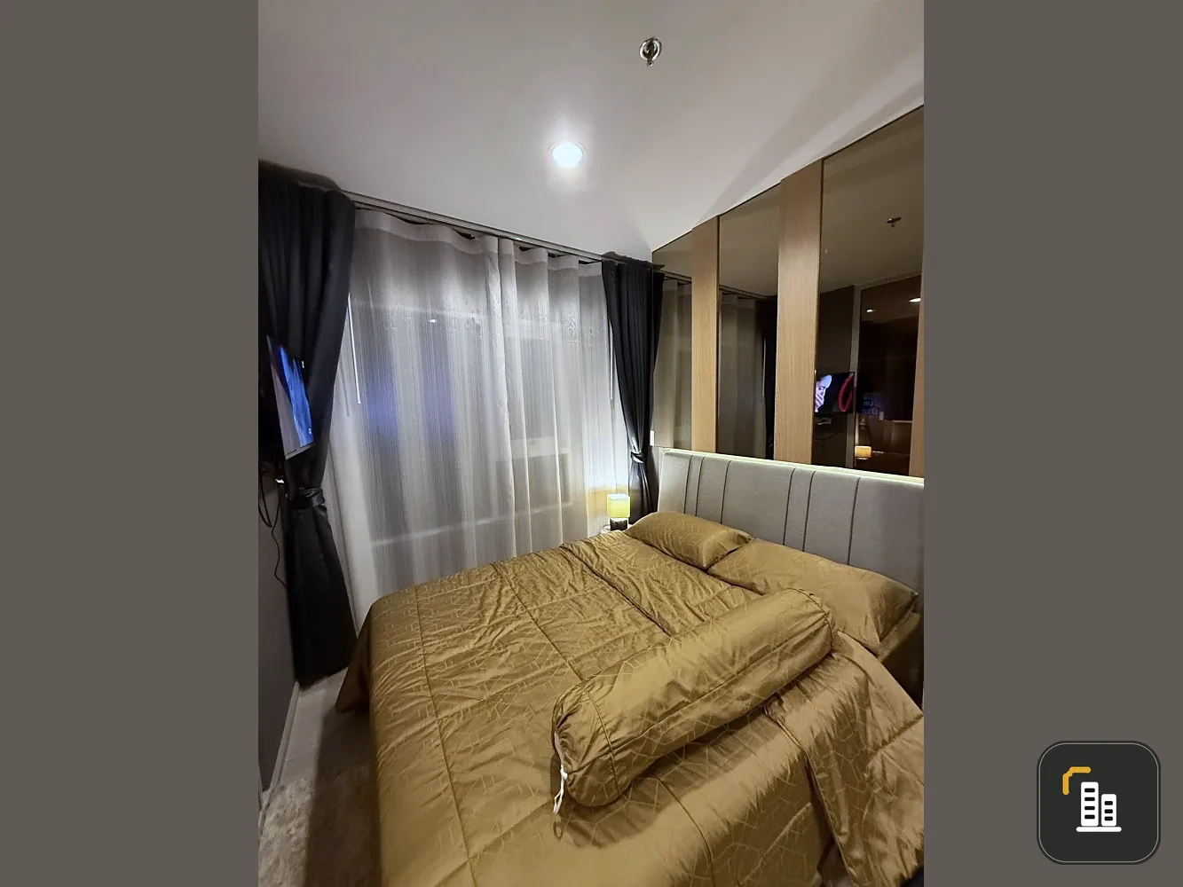 For sale: Niche Mono Ramkhamhaeng. Beautiful, high-end interior with stunning built-in furniture. Don't miss out!