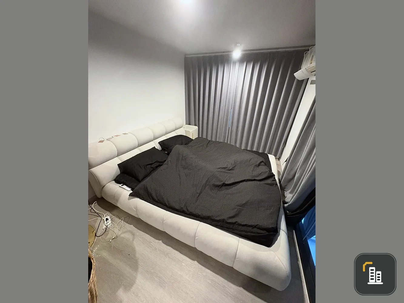 Selling Ideo Charan 70 - Riverview, corner unit. Great location, high ceilings, spacious and airy, beautifully furnished. Don't miss out!