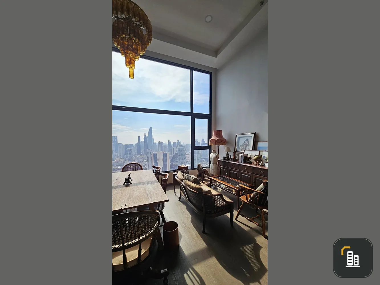 Selling a unit at Park Origin Chula Samyan, 34th floor – the highest floor with stunning city views. Stylish and chic interior. Book now!
