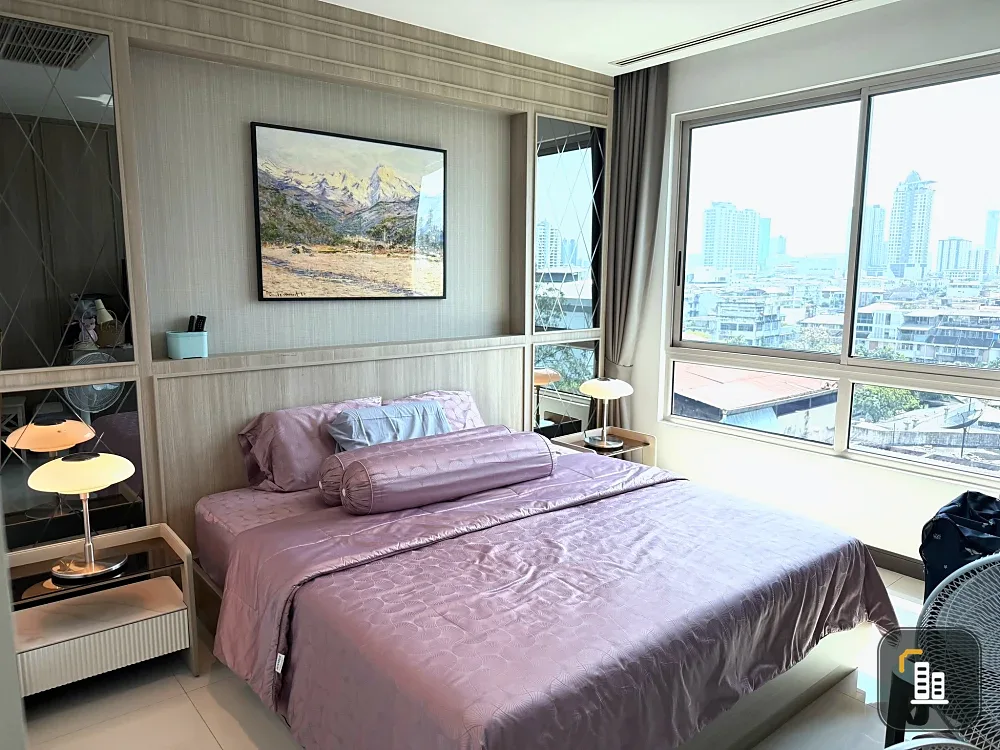 For rent: The Lofts Yennakart. Spacious and comfortable room with complete amenities. Book now!