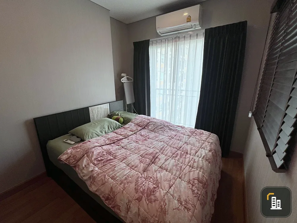 Selling a 19th-floor Lumpini Place Taopoon Interchange condo with a pool view at a special price. Don't miss out!