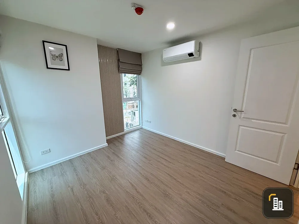 Selling Chateau In Town Ratchayothin, a Modern English style condo. Large rooms, great location, ready to move in, good price. Don't miss out!