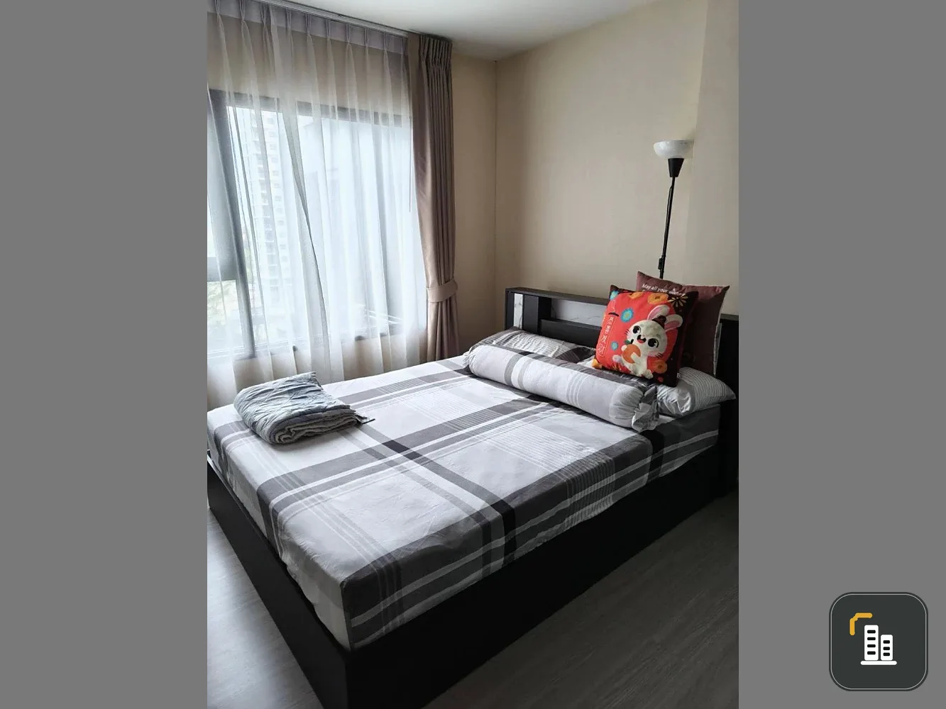 Selling Aspire Erawan Prime 1-bedroom unit, 9th floor, fully furnished. What are you waiting for?