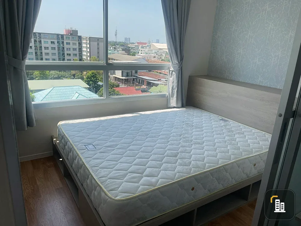Selling a corner unit at Lumpini Ville Ratchaphruek-Bangwaek, offering privacy. Features high-quality wallpaper and is fully furnished. Don't miss out