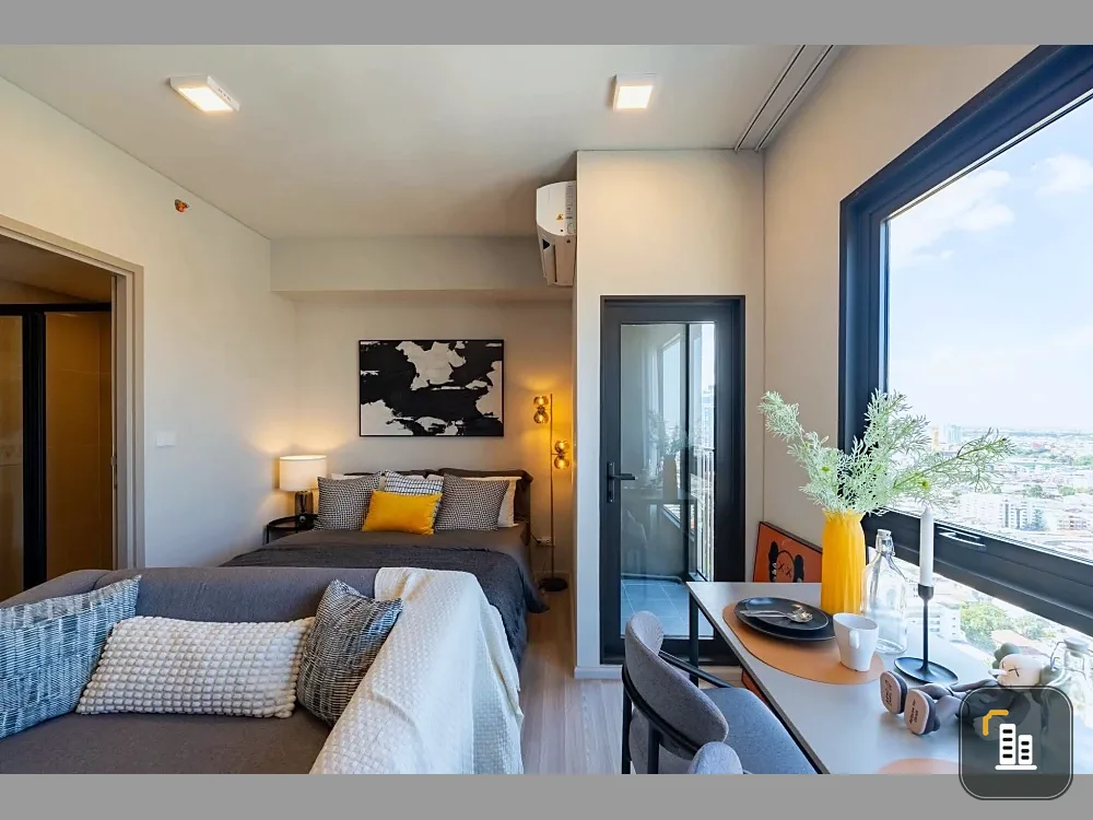 Selling Quintara MHy'Den Pho Nimit, 31st floor. High floor, unobstructed view. Right next to the BTS station; you can walk directly into the building.