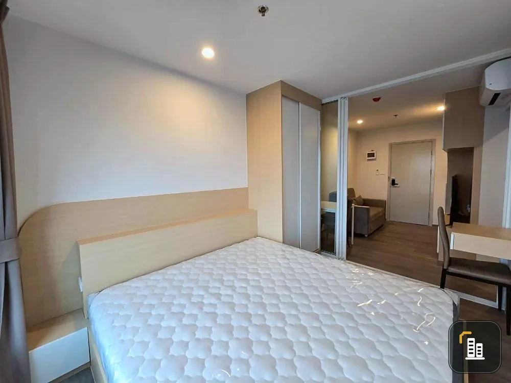 For rent: Regent Home Wutthakat, Building A, 21st floor. Very high floor, good ventilation, not hot. Stunning built-in furnishings. Don't miss out!