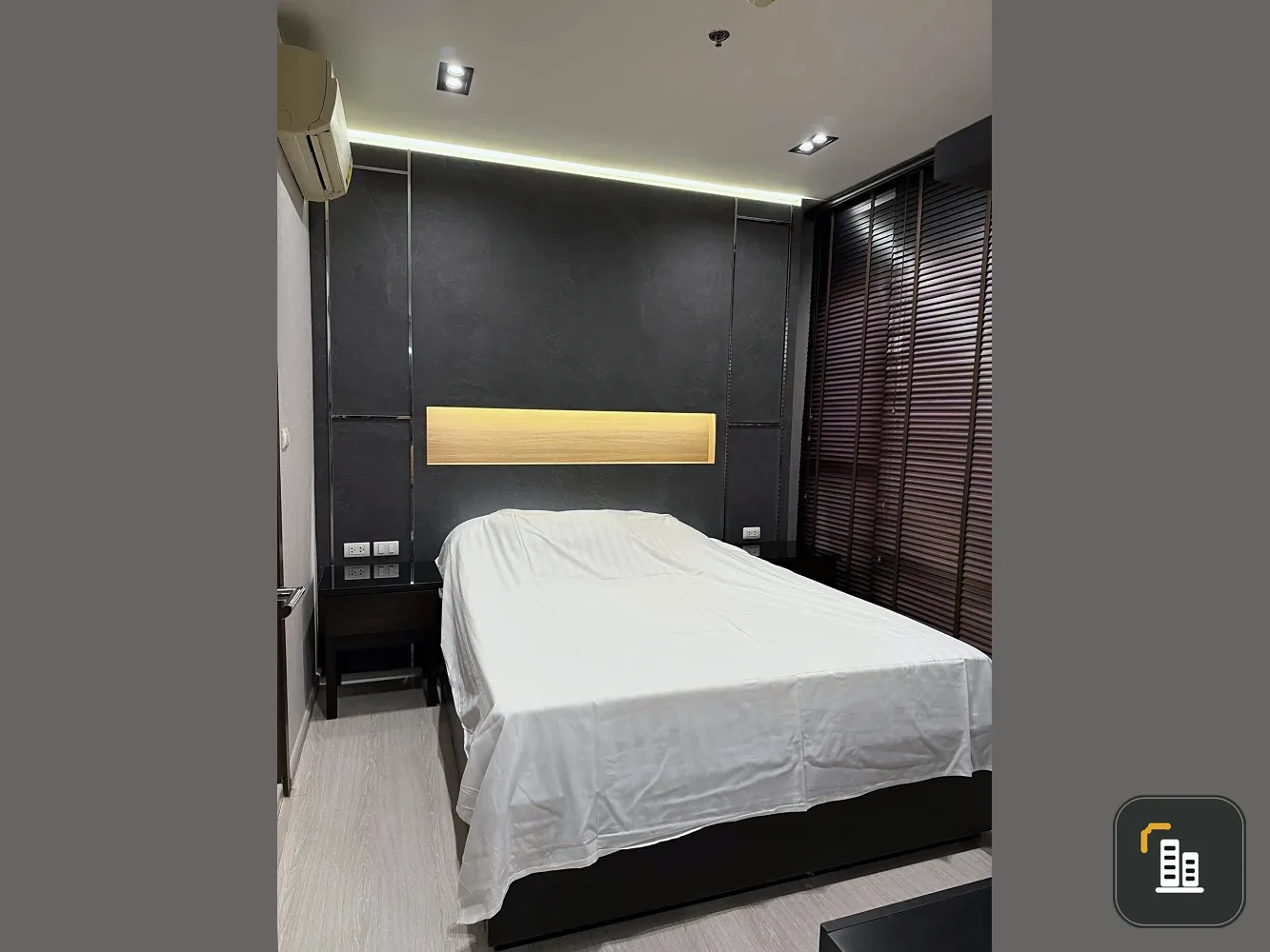 For rent: Rhythm Asoke, corner unit, spacious, unobstructed view, private, with walk-in closet and built-in furniture throughout. Book now!