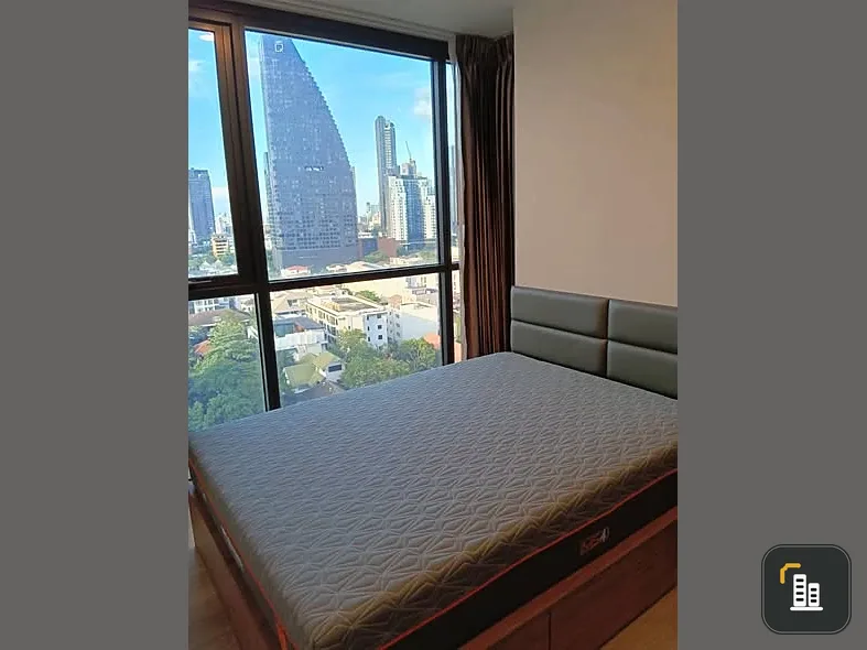 Selling Oka Haus Sukhumvit 36. Spacious rooms with ample usable space and high-quality built-in furniture. Book now!