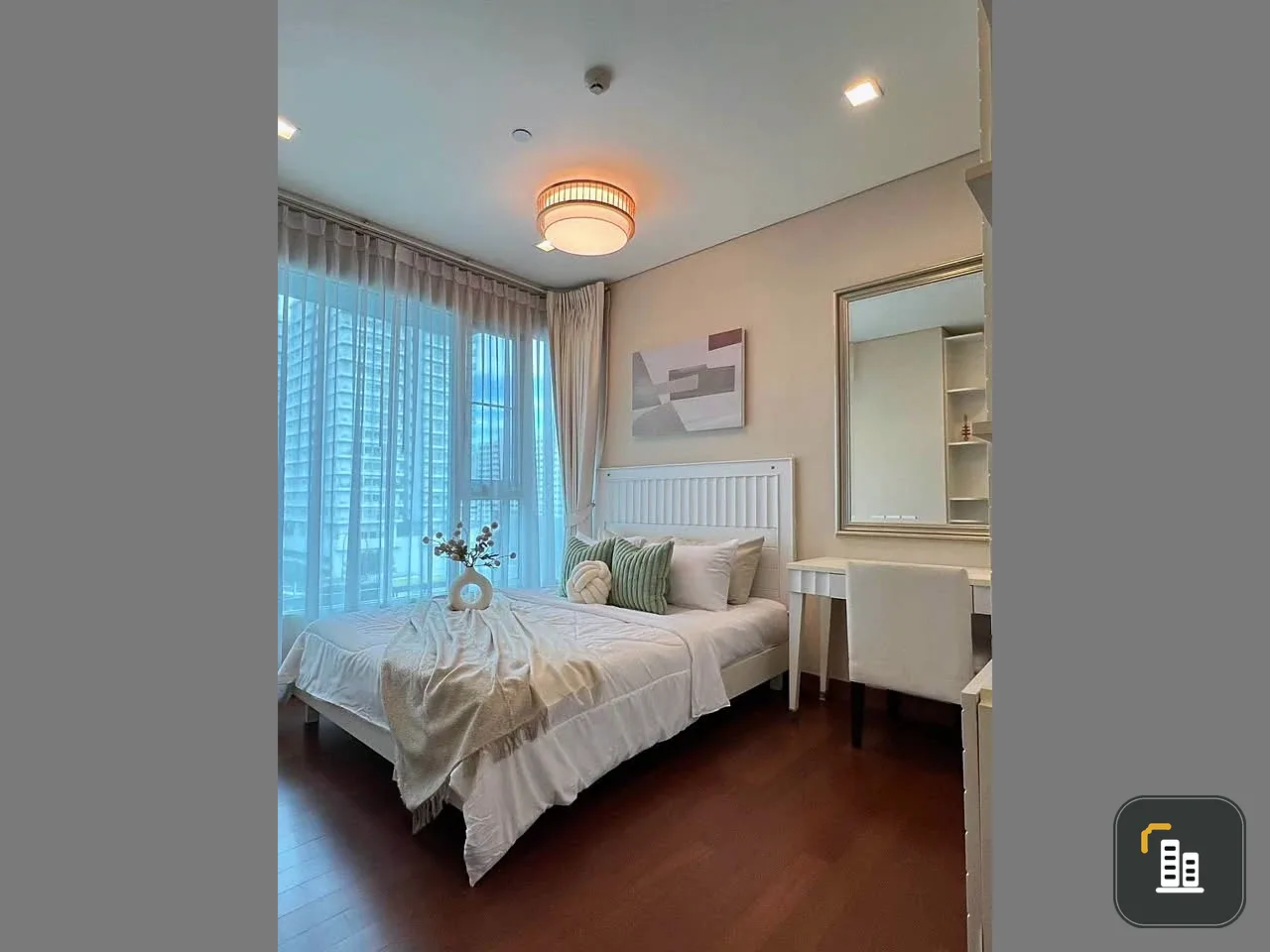 For rent: IVY THONGLOR, 2 bedrooms, spacious living area, fully furnished, complete amenities. Book now!