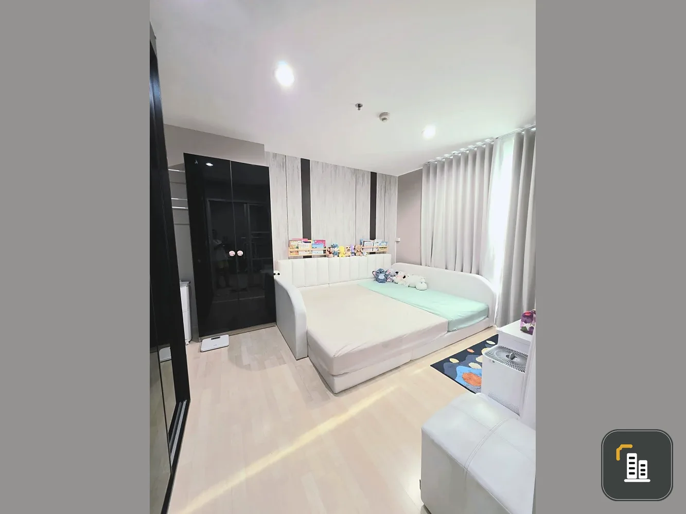 Selling a beautiful unit at Rhythm Ratchada, 29th floor. Ready to move in immediately. Unobstructed city view, high floor, great atmosphere. Book now!
