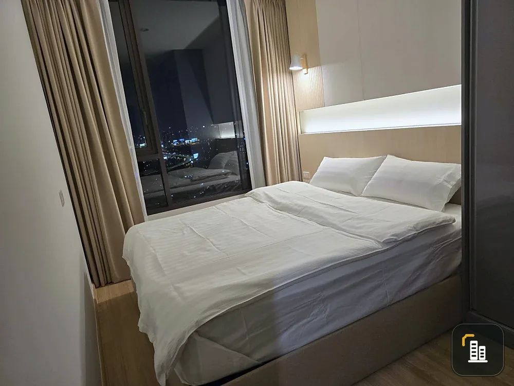 For rent: Skyrise Avenue Sukhumvit 64. Very high floor unit with stunning city views and gorgeous built-in furnishings. Don't miss out!
