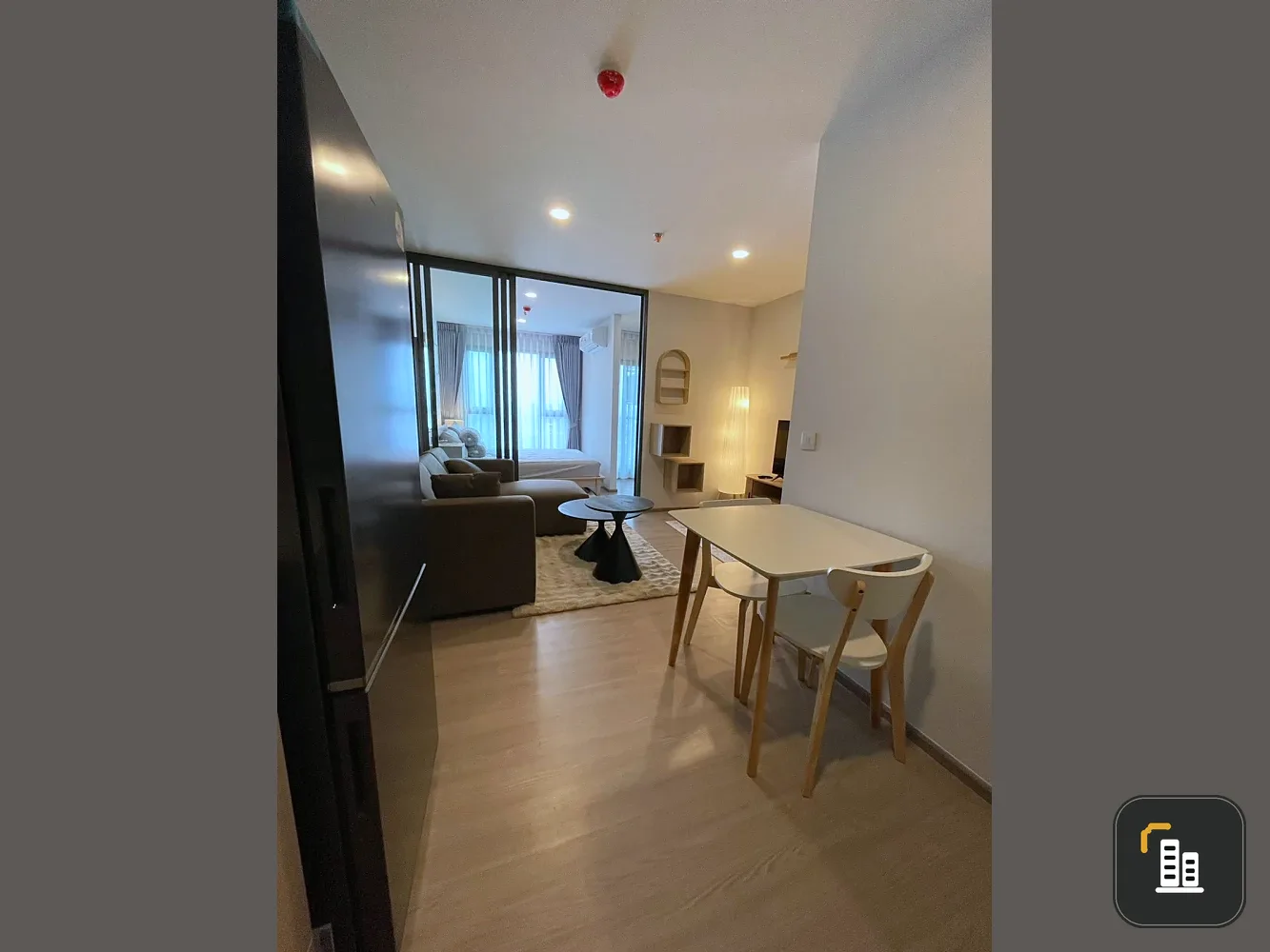 For rent: Aspire Sukhumvit - Rama 4, 18th floor, fully furnished, very livable. Book now! (Hurry!)