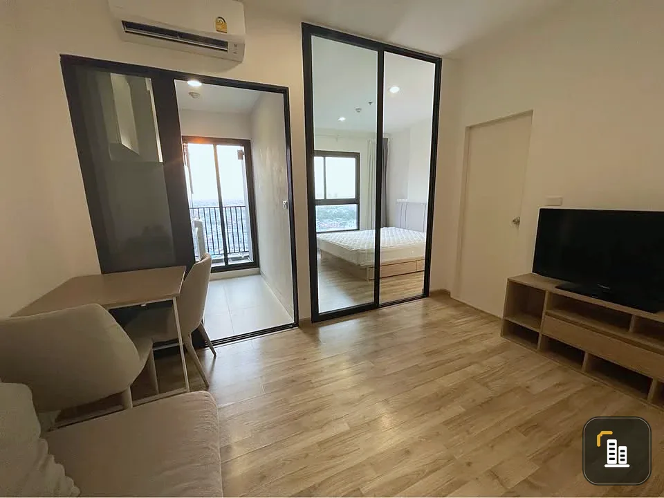 Condo for rent at Niche Mono Charoen Nakorn. The unit is partitioned into separate, well-defined zones. Great value! Book now, don't wait!
