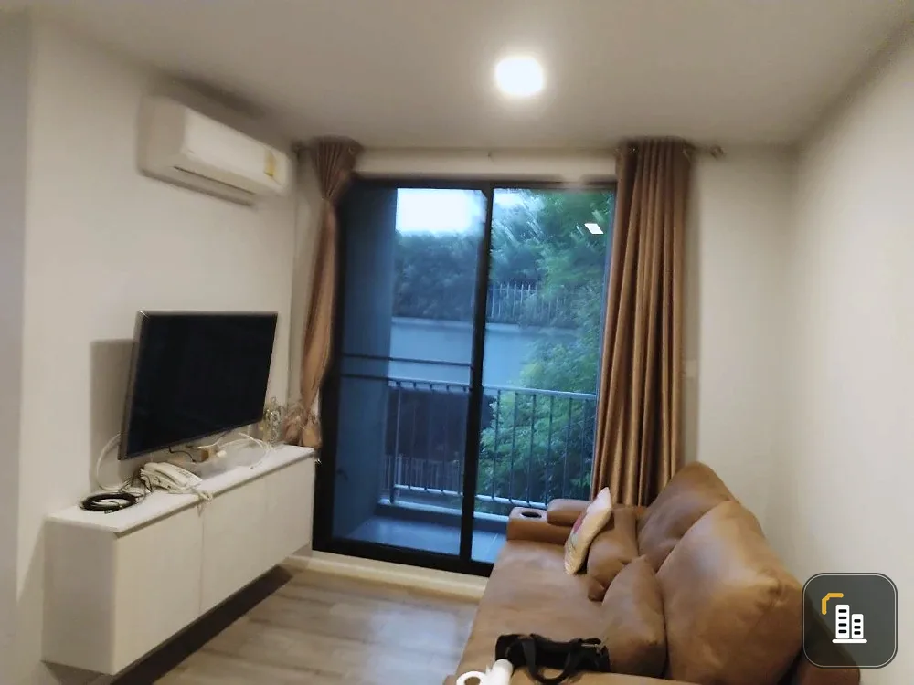 Selling a fully furnished 3rd floor Kensington Pahol-Kaset unit. Book now!