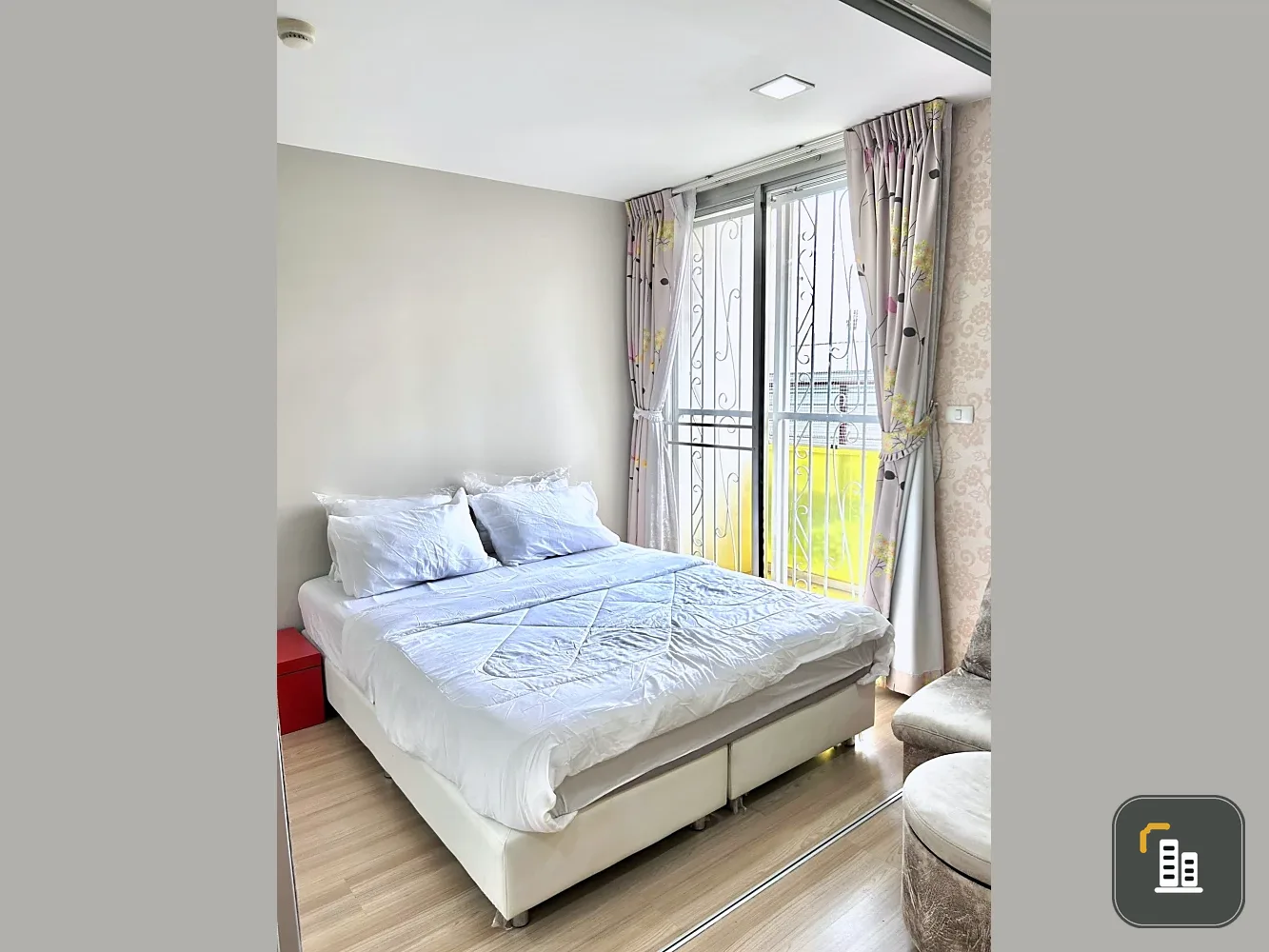 Selling The Colory Vivid project, near the BTS Skytrain, convenient transportation, in the heart of the city, great value, ready to move in.