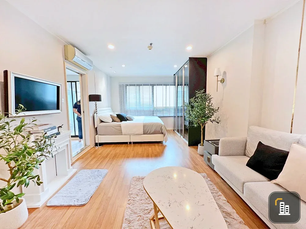 Selling ready-to-move-in condo at Lumpini Place Phahol-Sapankhwai. Includes furniture and appliances. Book now! Don't miss out! +++