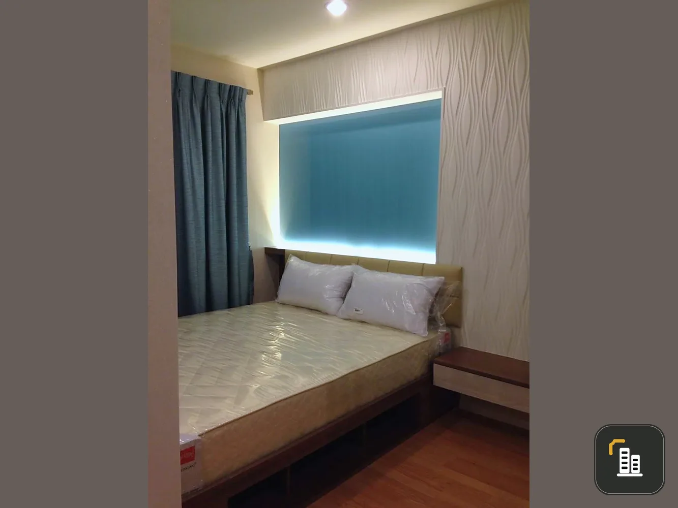 Selling Lumpini Ville Ramkhamhaeng 60/2, corner unit. High privacy, balcony not adjacent to other units, good breeze, not hot in the afternoon. Book q