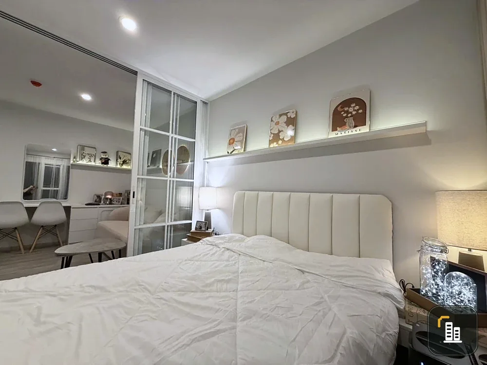 Condo for rent at Regent Home Bangna. The unit is well-partitioned with separate zones, offering great value. Don't miss out!