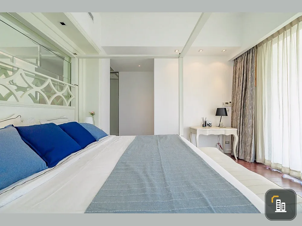 For Rent: Le Raffine Sukhumvit 39, a luxury condo with a private swimming pool.
