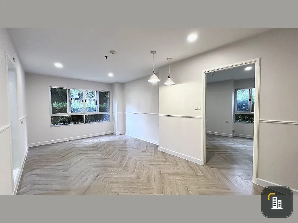 For sale: Lumpini Place Rama 8, corner unit, decorated with wallpaper and herringbone SPC wood flooring for a warm and inviting feel. Book now!