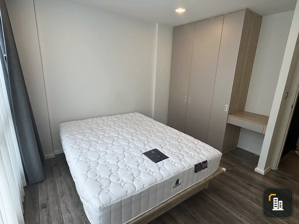 Selling Atmoz Ratchada-Huaikwang unit on the 6th floor. Fully furnished with full amenities and pool view. Book now!