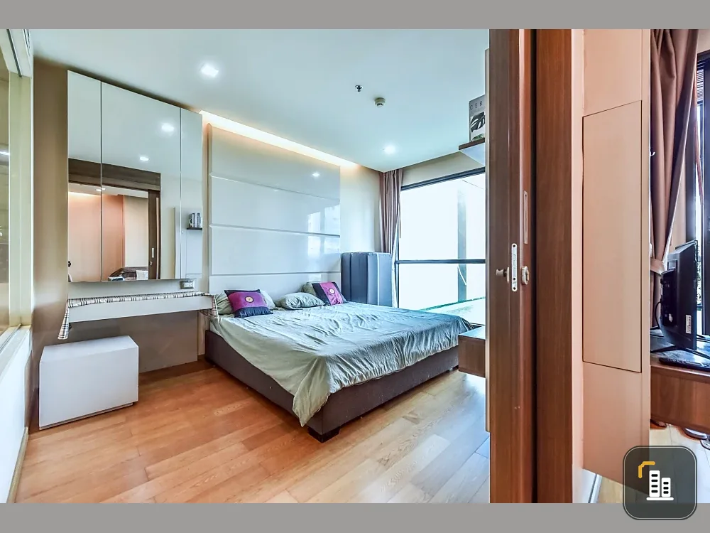 Selling The Address Sathorn, 1 bedroom unit with spacious living area, great location, convenient transportation, and fully furnished. Book now!