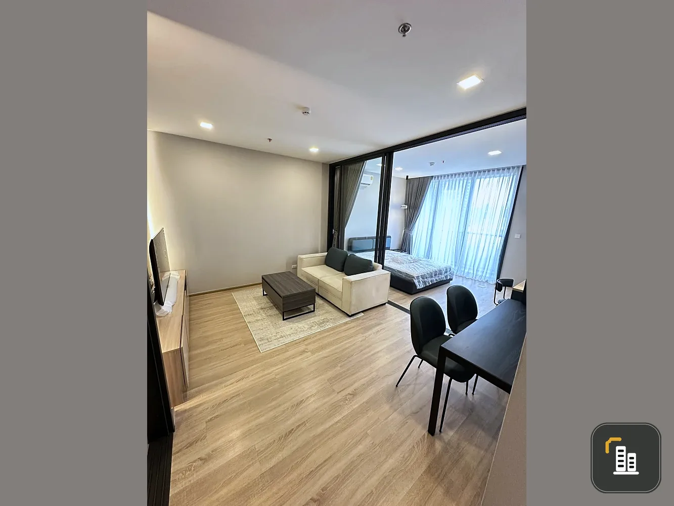 Condo for rent – XT Phayathai. Ready to move in, spacious living area, amazing price. Book now, don't miss out!