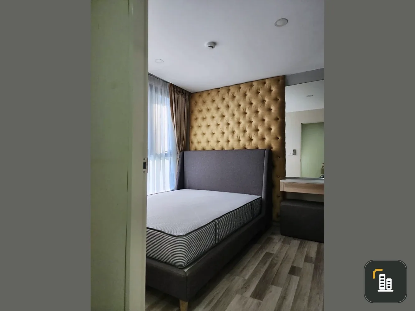 Selling The Cube Premium Ratchada 32, corner unit, less crowded, great location, fully furnished. Don't miss out!