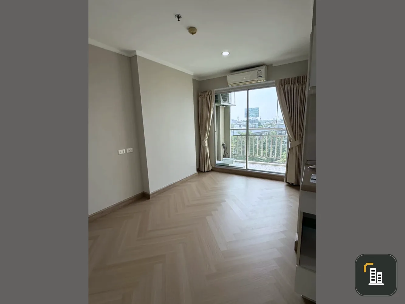 For sale: Lumpini Ville Chaengwattana-Pakkret. Unfurnished unit, nice and livable. Low floor. Book now!