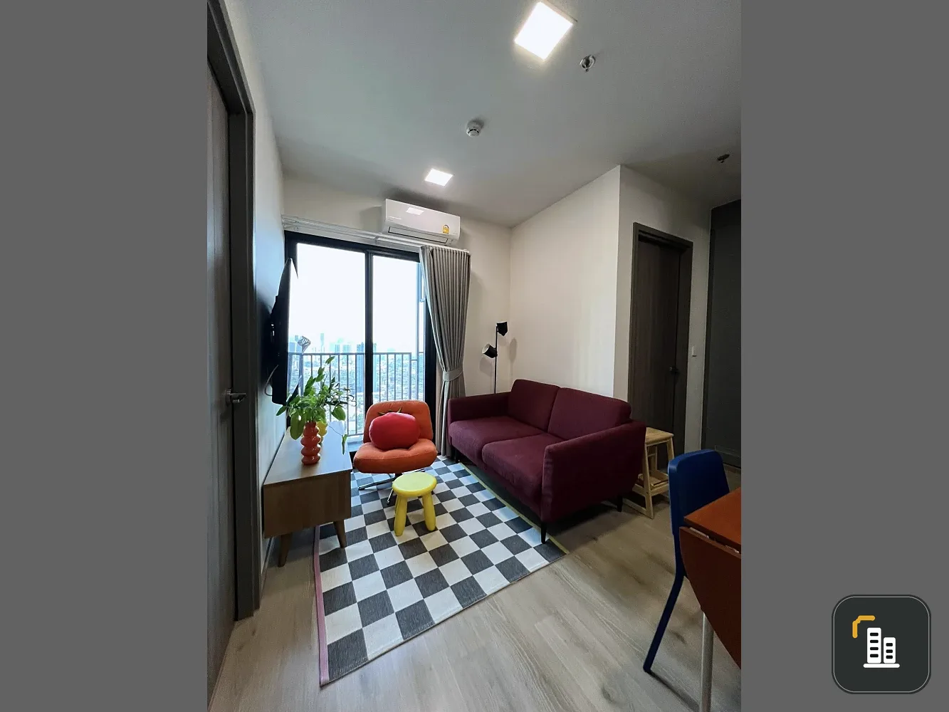 Selling The Privacy Taopoon Interchange condo, 1 Bedroom Plus corner unit, high floor, unobstructed view. Book now!