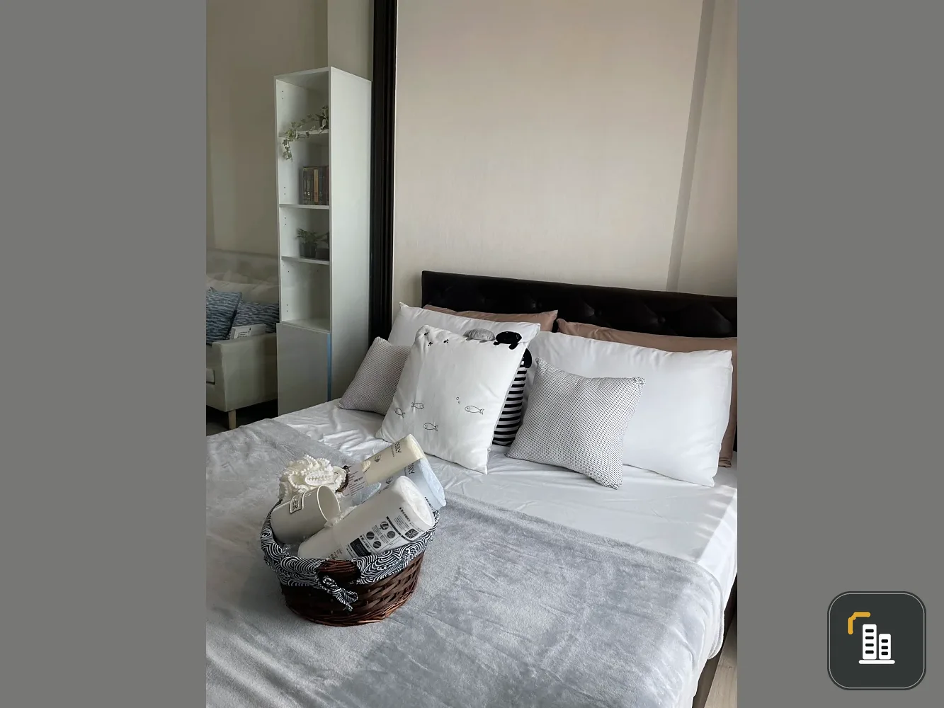 Selling The Tree Rio Bang O Station, a condo with 5-star hotel-level amenities and over 10 free gifts. Ready to move in!
