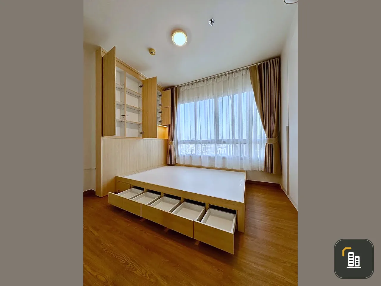 Selling a lovely unit at The Trust Residence Ratchada-Rama 3. It features high-quality built-in furniture and a beautiful city view. Don't miss out!