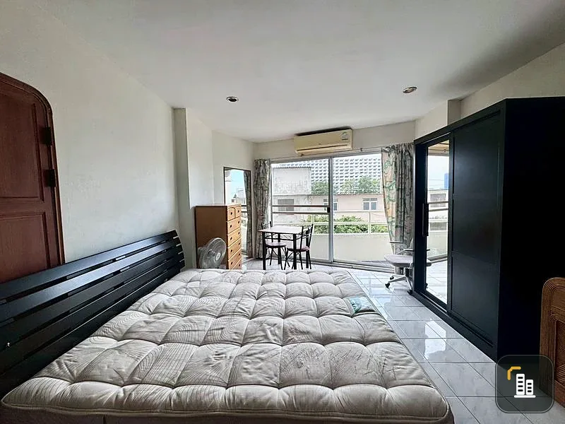 Selling View Talay studio apartment, 4th floor, city view, fully furnished. Don't miss out!