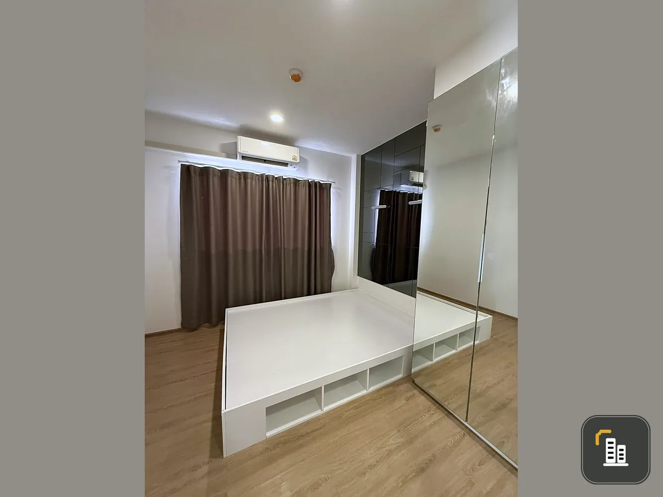 Selling Sena Kith Bangna - KM.29, 5th floor unit. Fully furnished with complete amenities. Great location. Don't miss out!