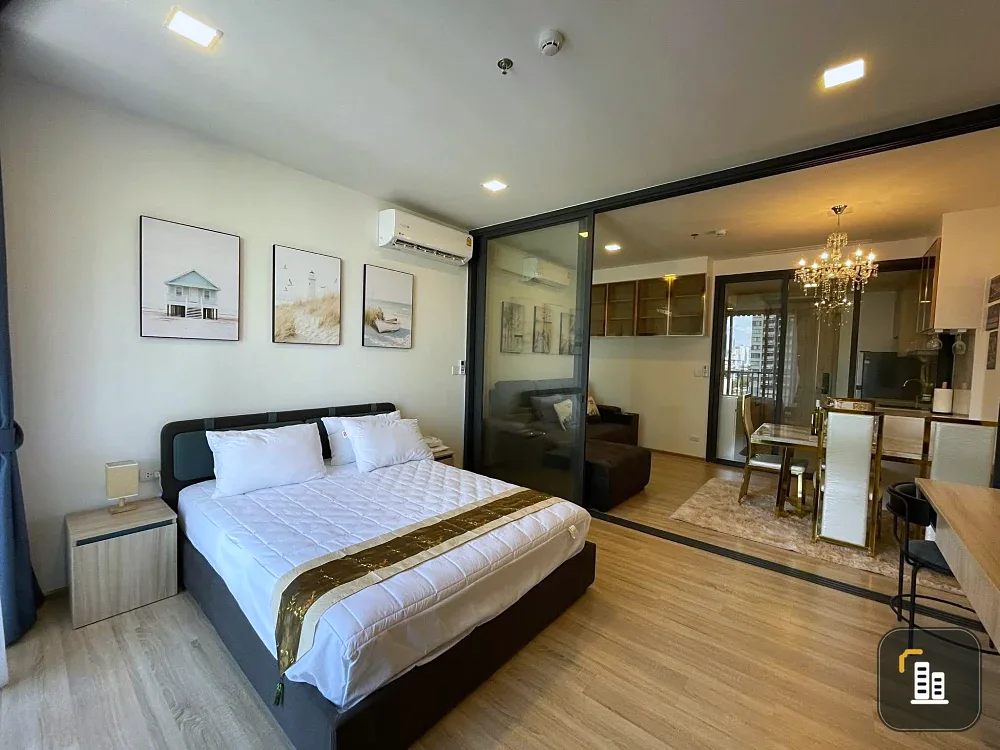 For sale or rent: XT Phayathai. Beautifully decorated with complete furniture. Premium floor with two gardens in front of the unit. Book now!