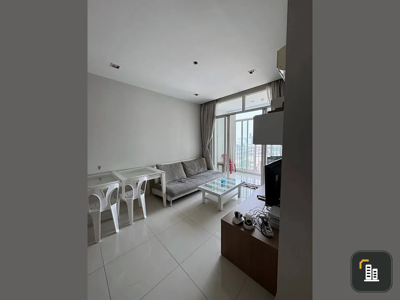 Selling IDEO Verve Ratchaprarop, 2 bedrooms, 1 bathroom, very high floor, spacious area. Don't miss this opportunity!