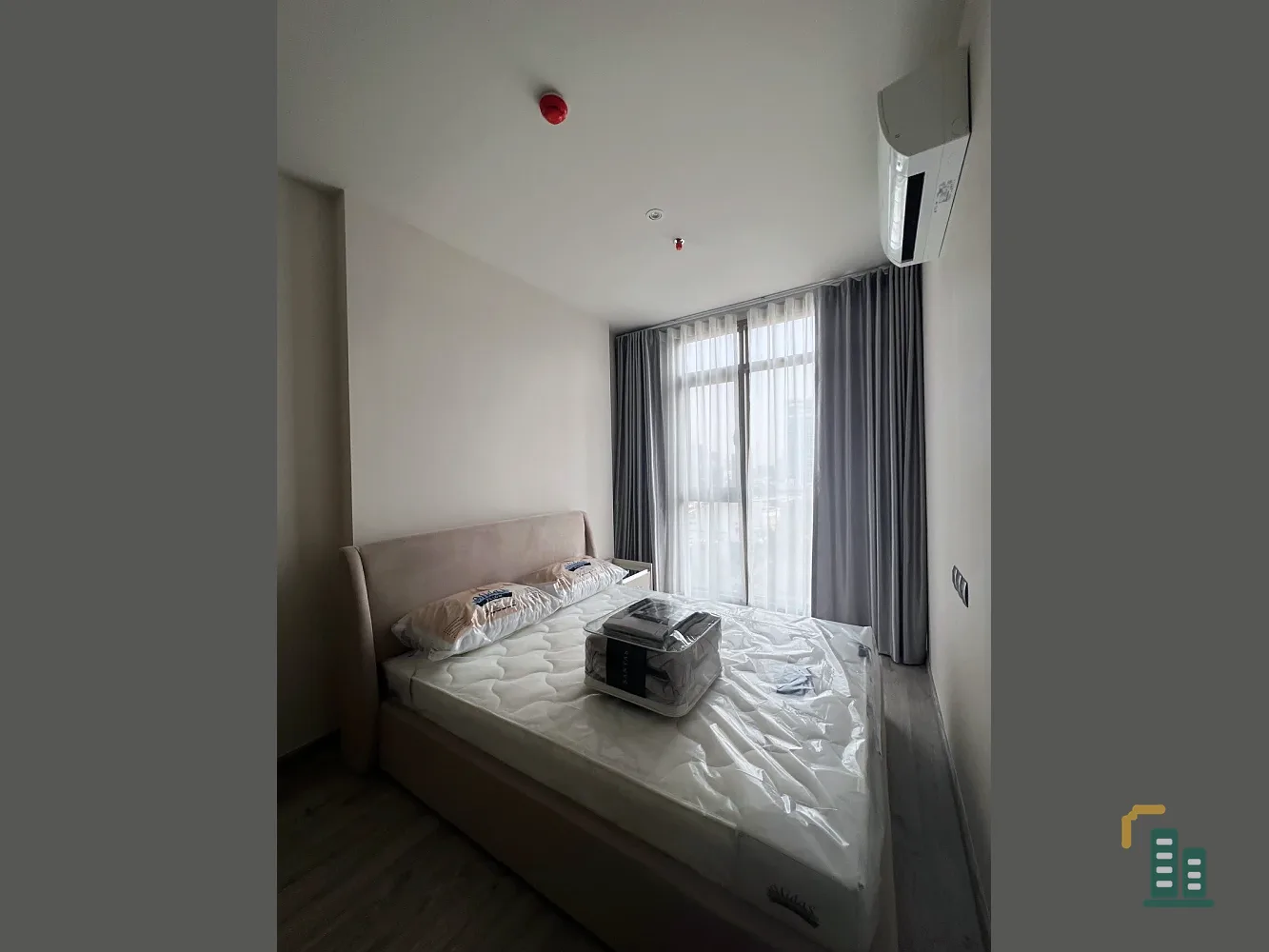 For rent: Rhythm Ekkamai Estate, fully furnished unit. Book now! Don't miss out! Act fast!